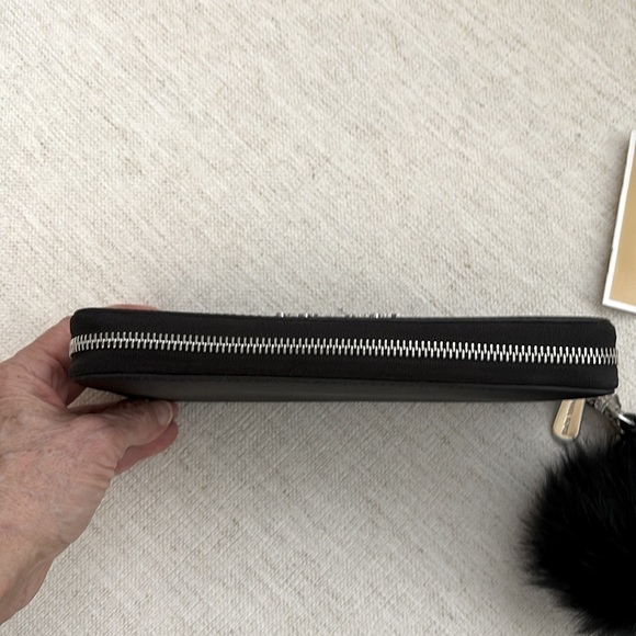 Michael Kors Wristlet. Black/Silver. Excellent Condition. MK fur key chain. - Picture 5 of 8